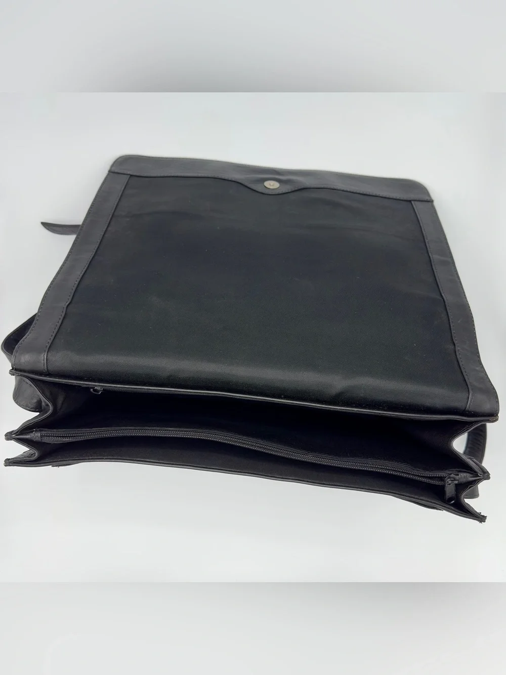 Wilsons Black Leather Crossbody Laptop Messenger Bag